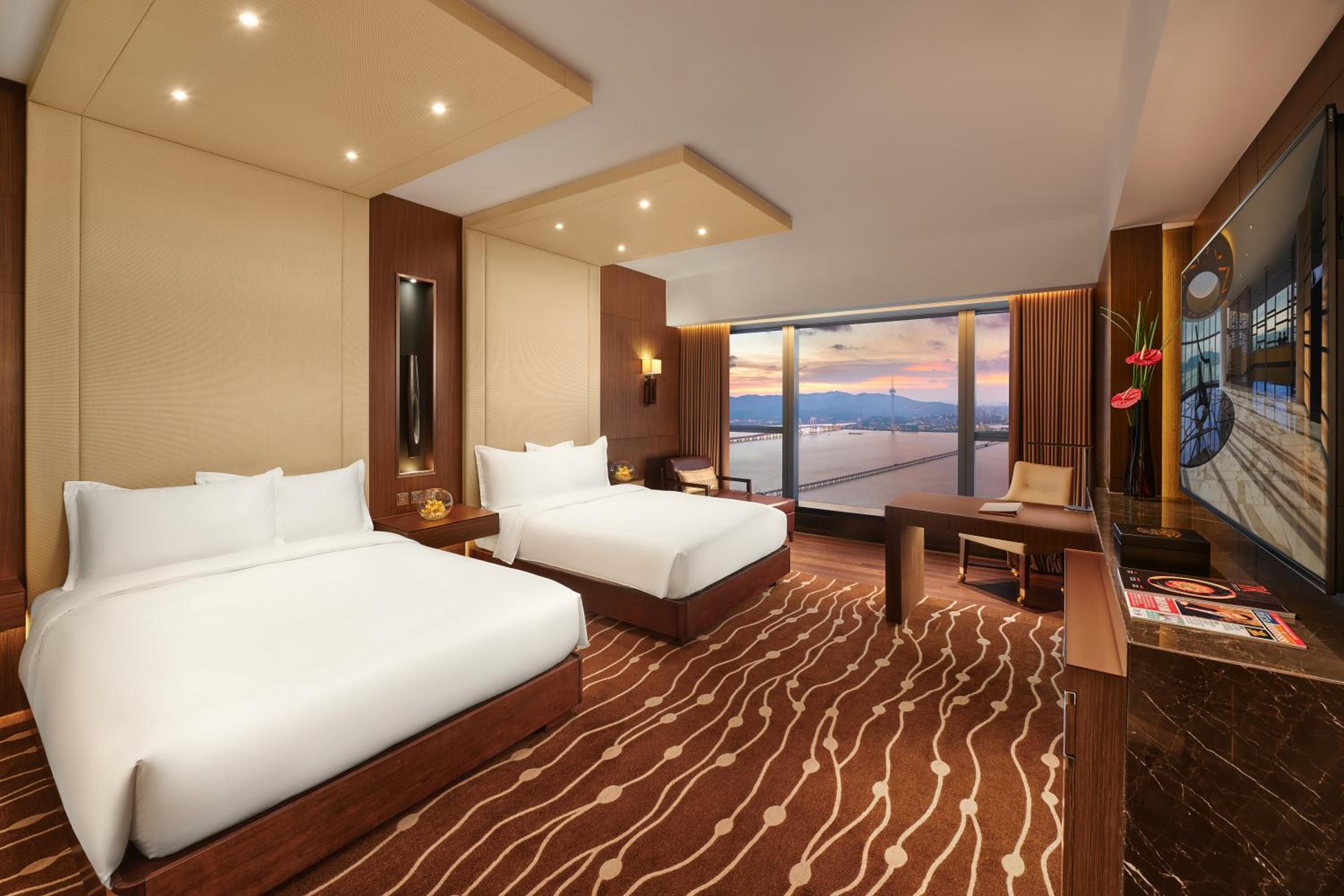 Twin Beds, Water Front