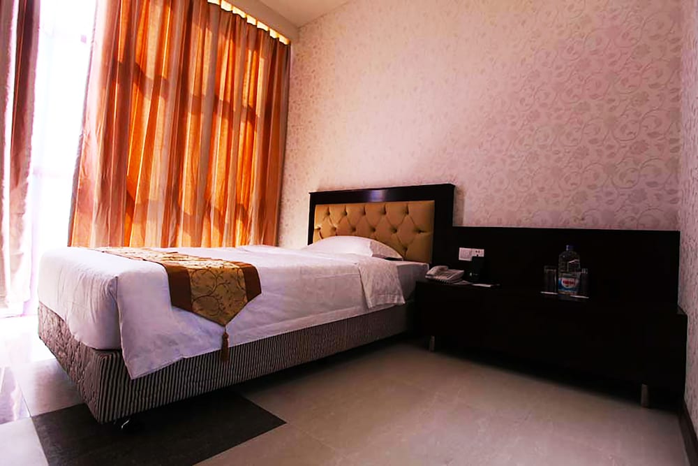 HOTEL THE COX TODAY 38/60