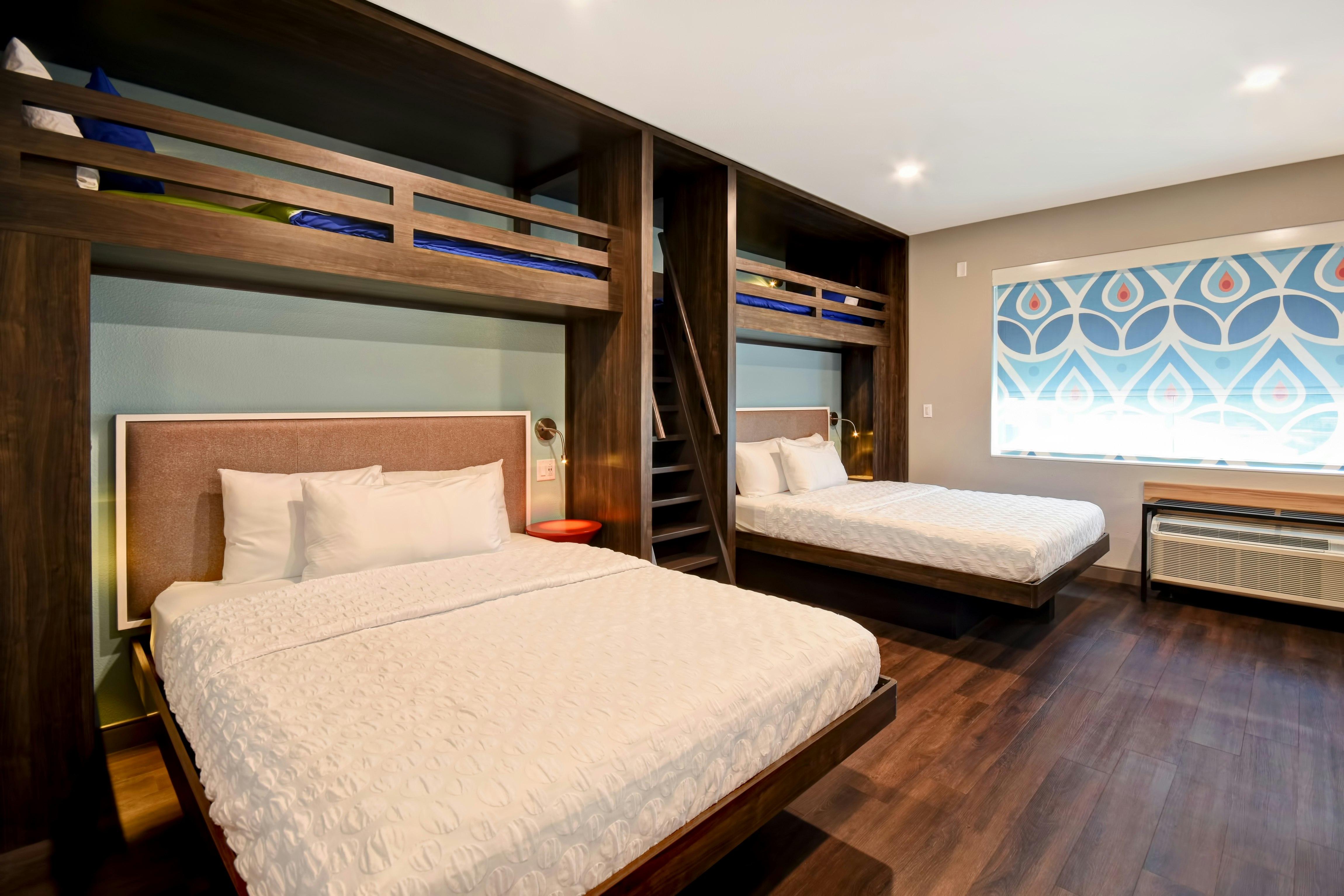 Room, Twin Beds, 2 Queen Beds, Bathtub, Accessible