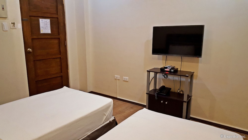 Golden Gate Suites 28/65