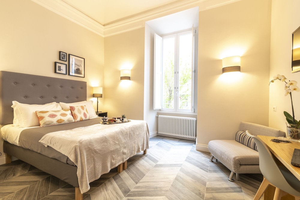 Eccelso Hotel 33/68