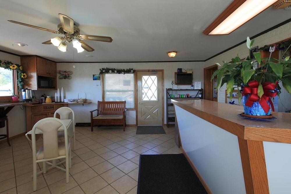 Americas Best Value Inn Suburban Motel 9/14