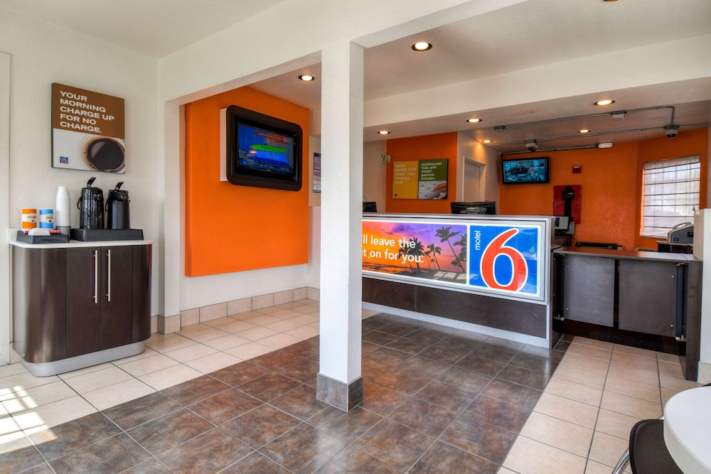Motel6 Escondido Ca 13/54