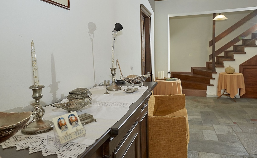 Atrapos Hotel 49/50