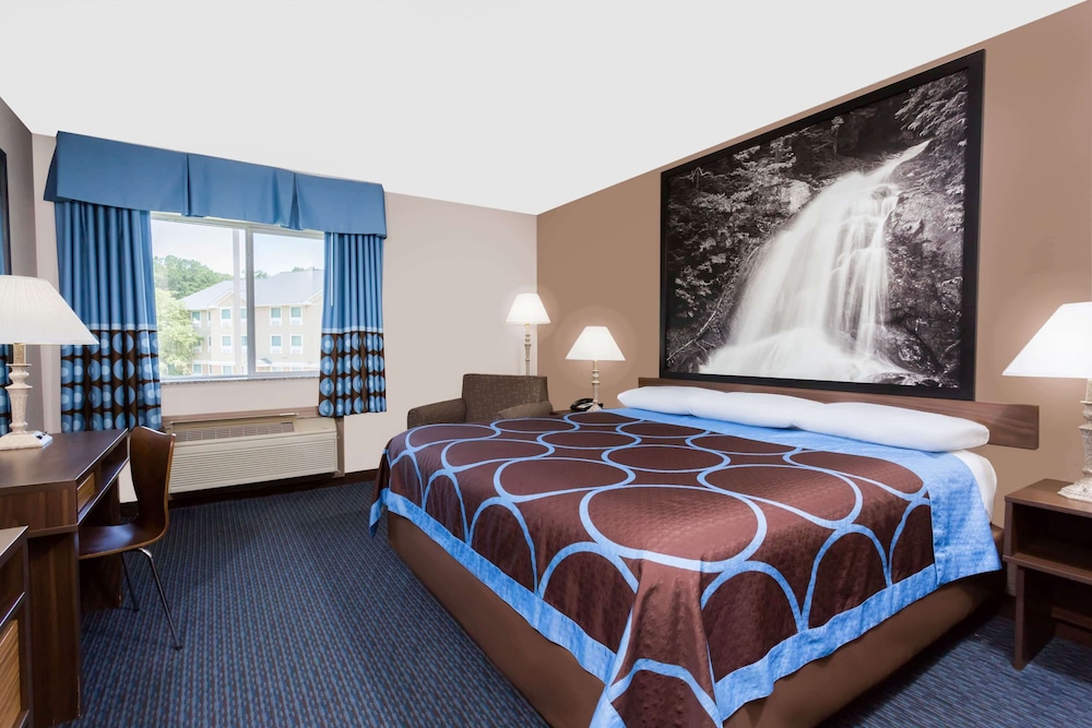 Super 8 By Wyndham El Dorado 10/25