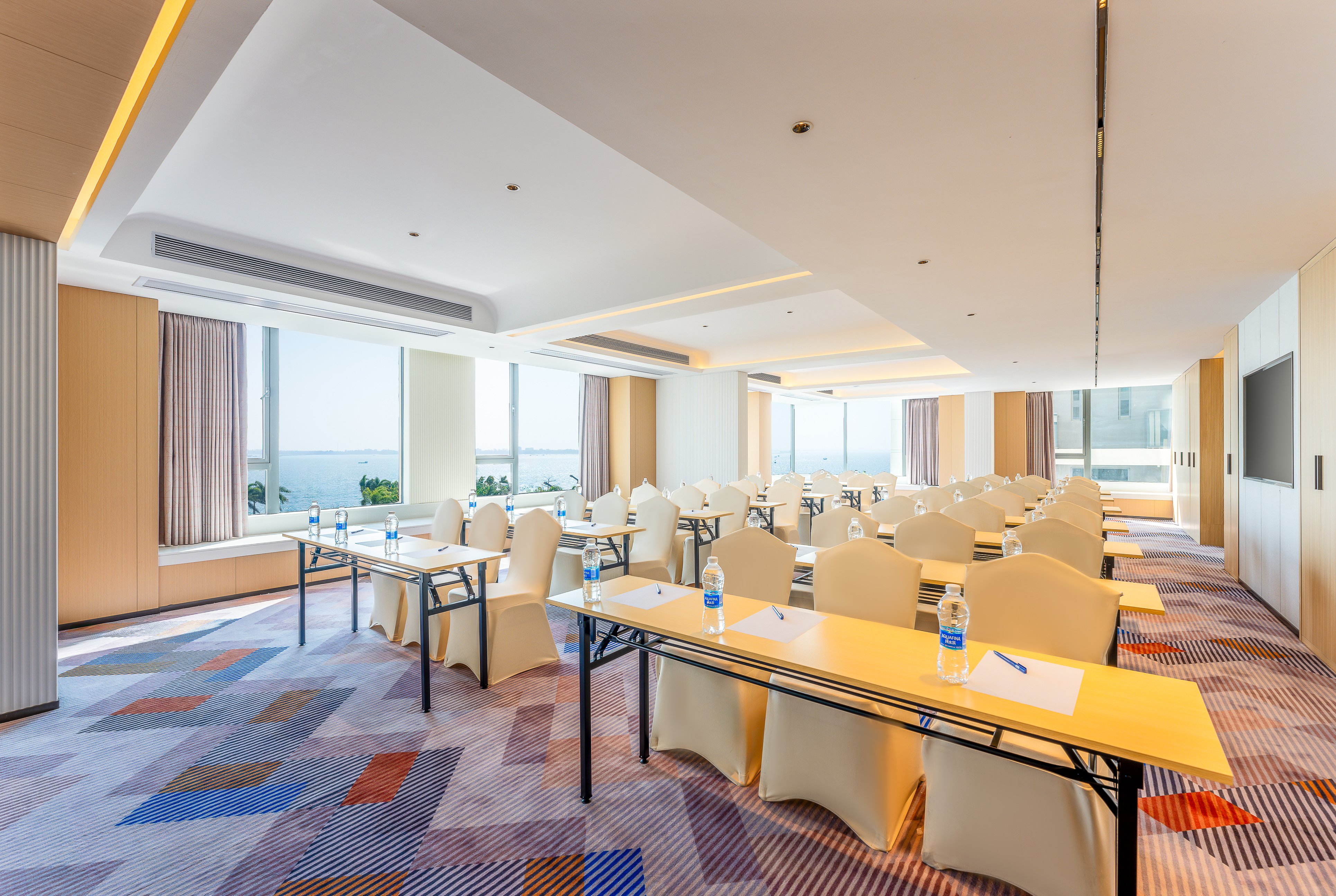 Holiday Inn Express Zhanjiang Coast 35/41