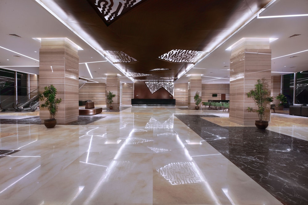 Lobby at The Alana Hotel And Convention Center - Solo, COLOMADU