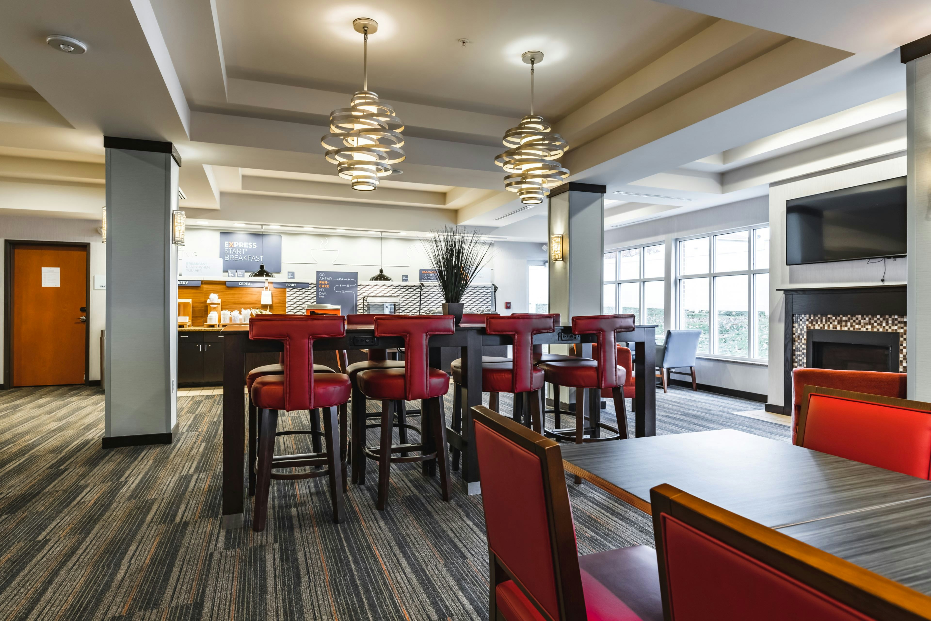 Holiday Inn Express & Suites New Martinsville 57/73