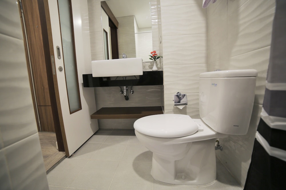 Ozone Hotel Pantai Indah Kapuk 24/25