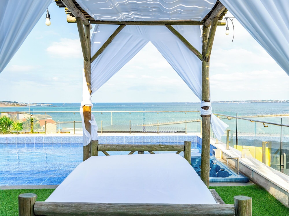 Hotel & Pool Villa Attirance 38/50