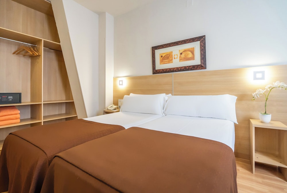 Glories Hotel 25/66