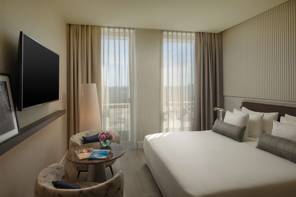 PREMIUM, CITY VIEW