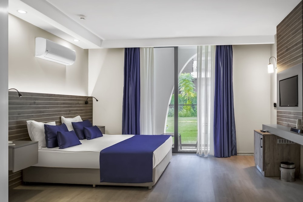 Side Square Hotel - Adults Only 12/40
