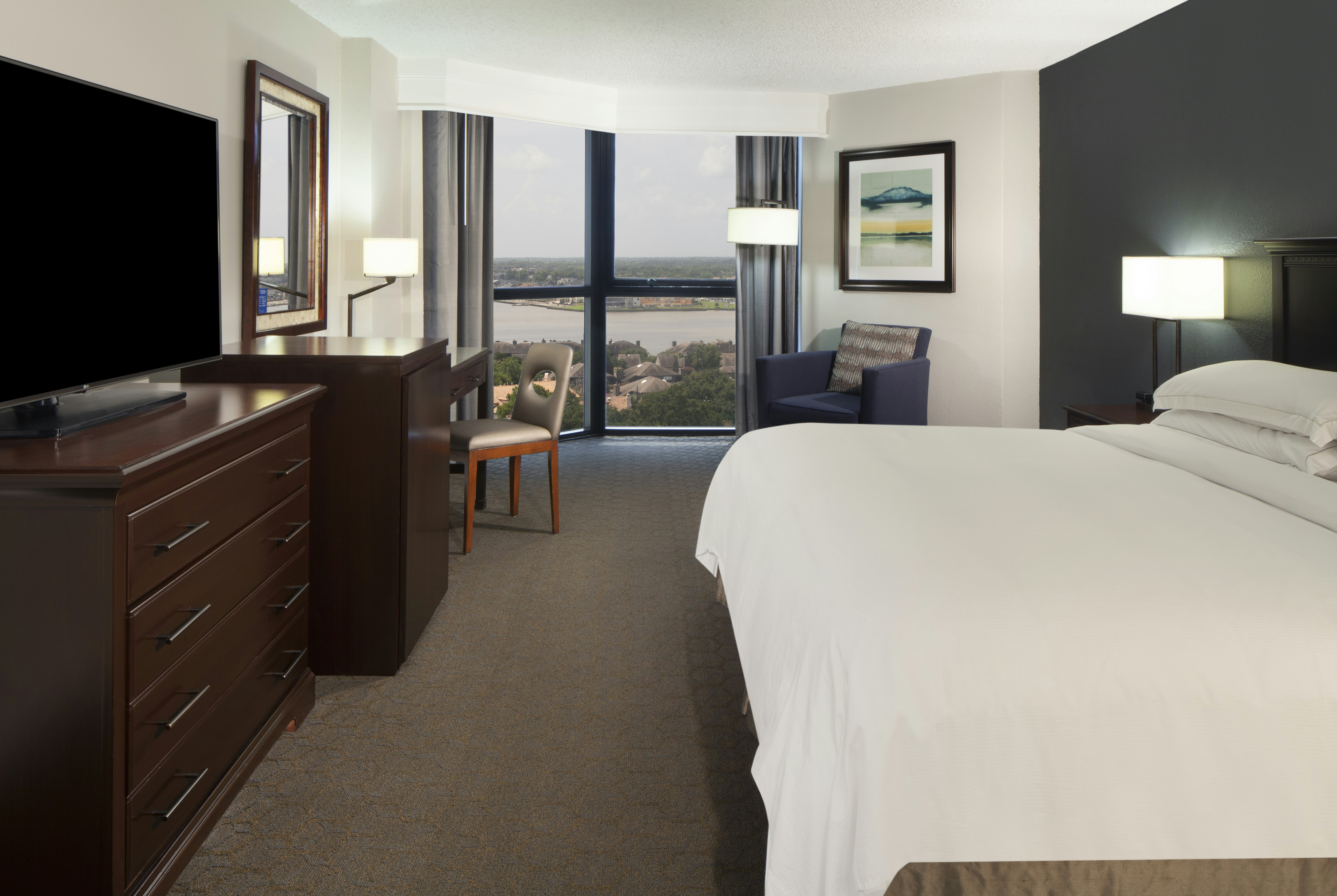 ROOM, KING BED, LAKE VIEW