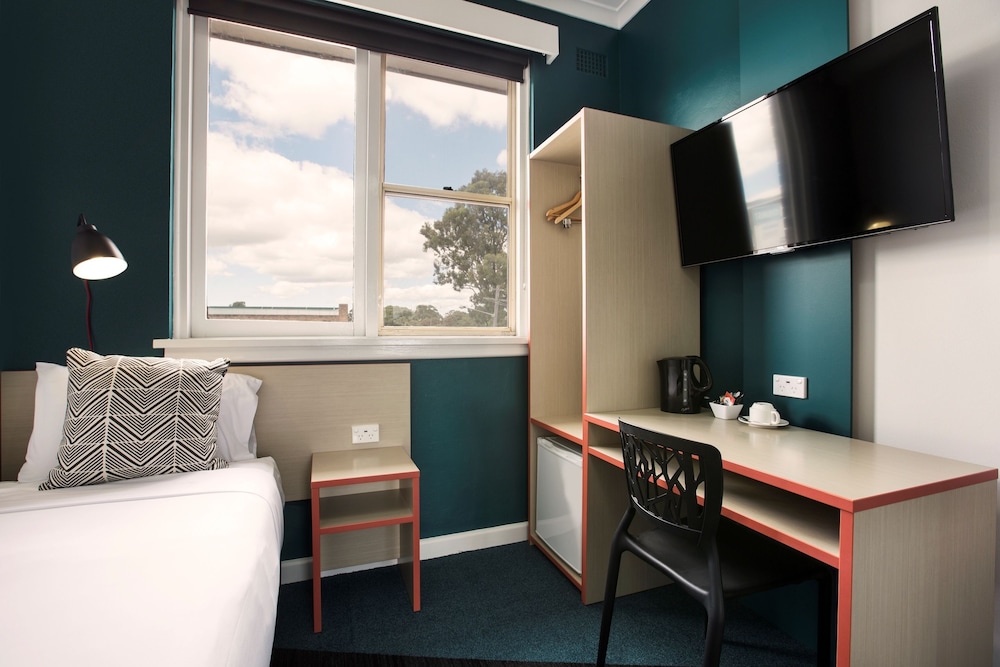 Greenacre Hotel 44/53