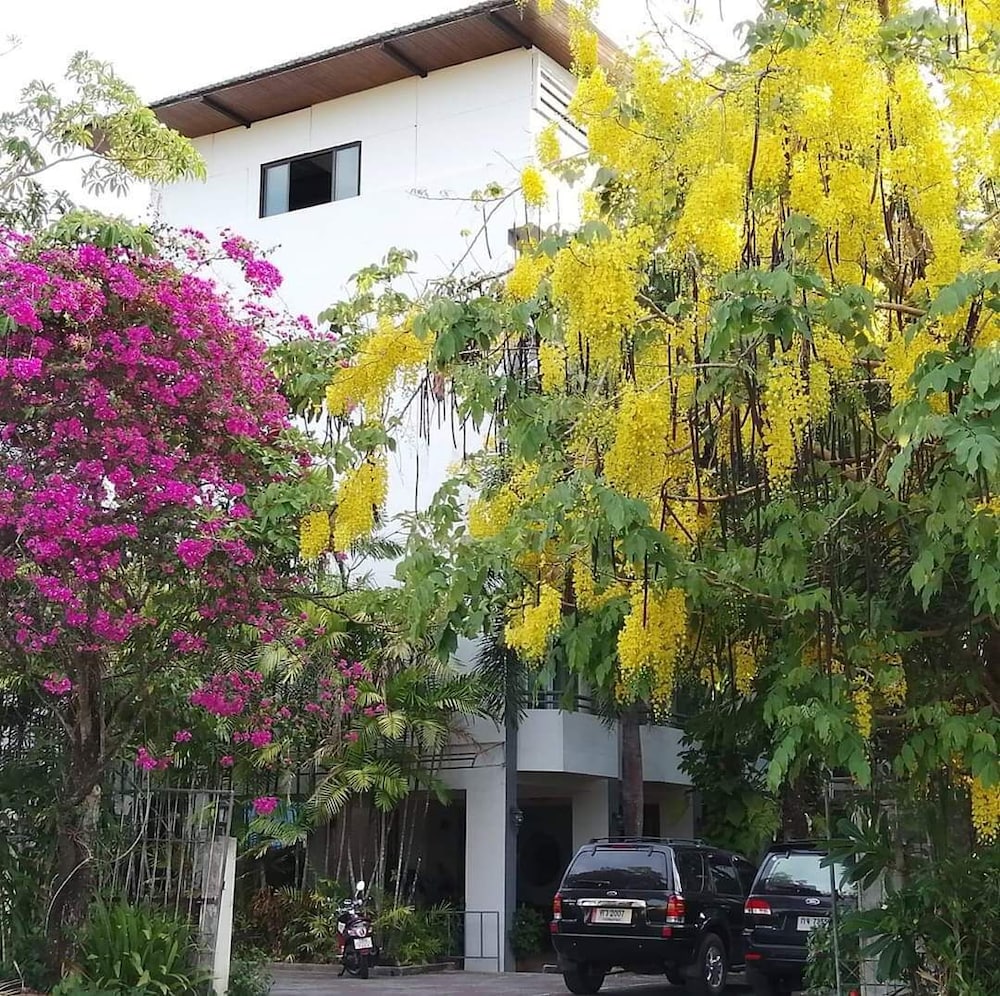 The Greenery Hotel 53/54