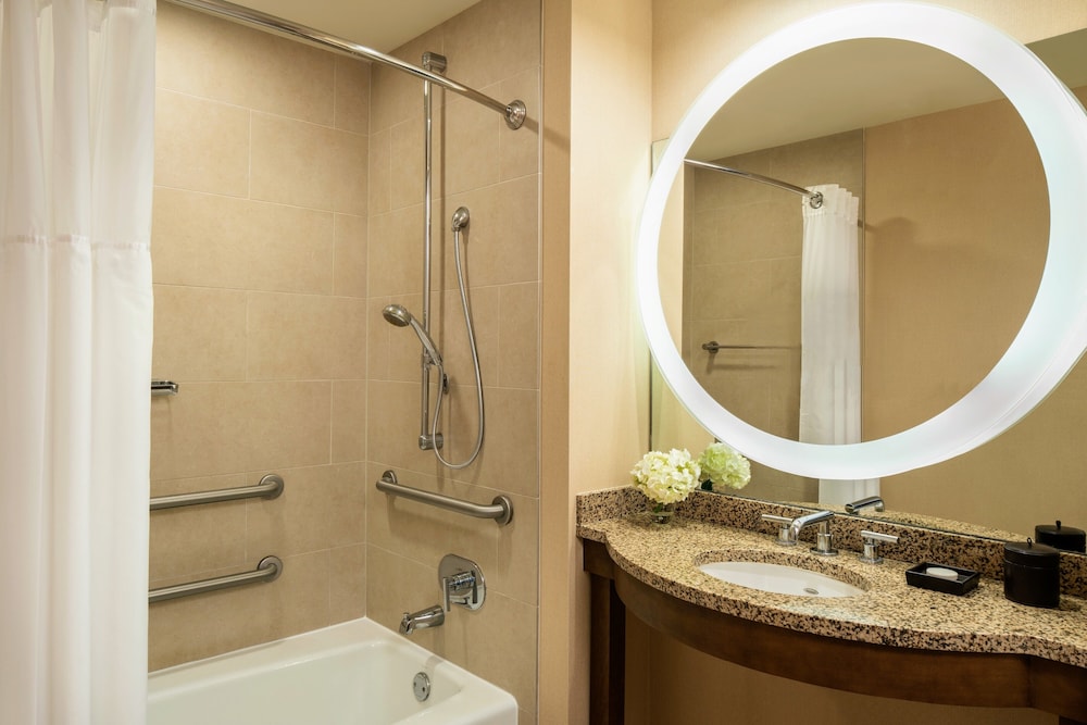 Hyatt Regency Orlando 83/84