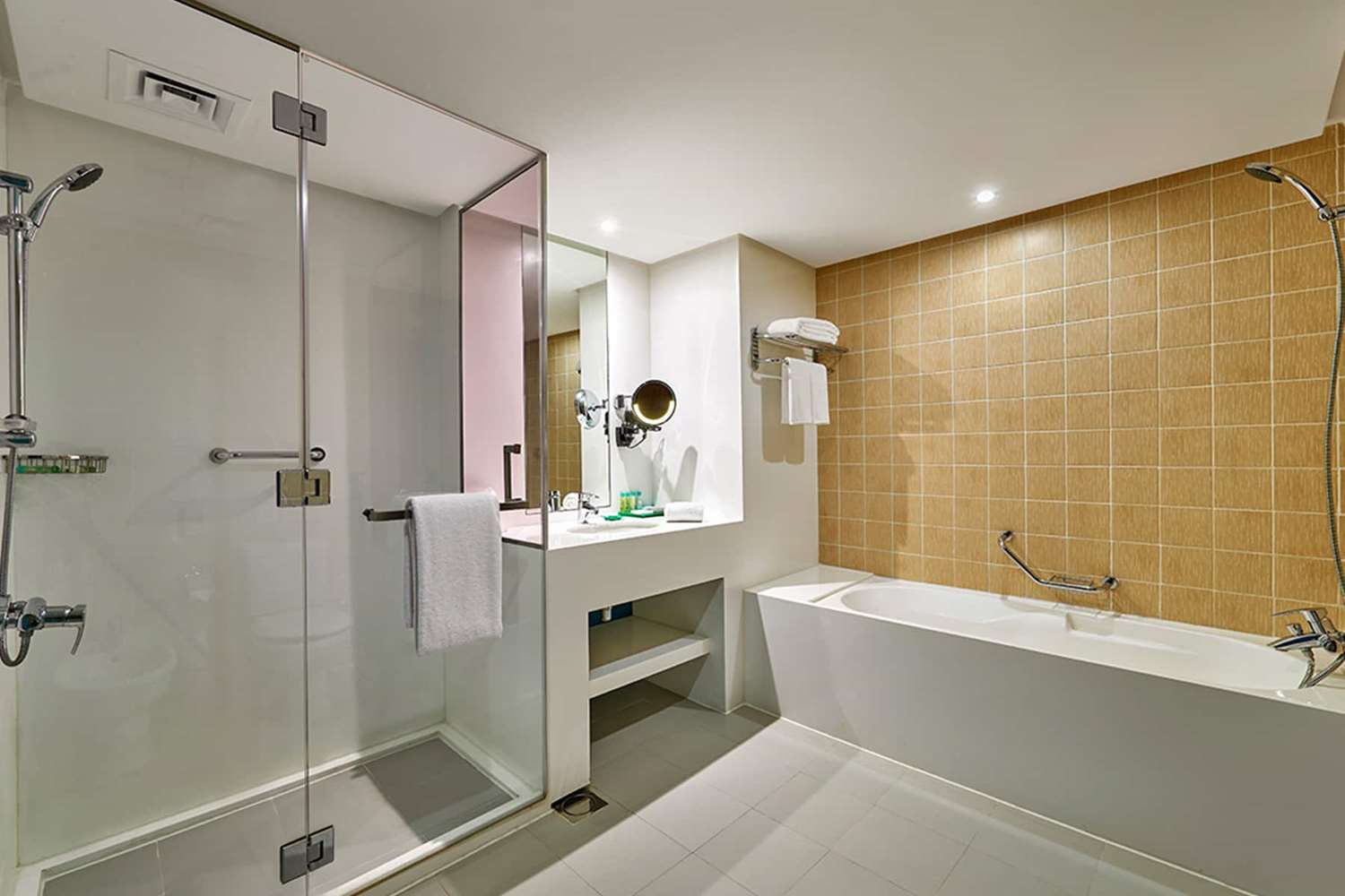 Ramada Hotel & Suites by Wyndham Dubai JBR 42/43