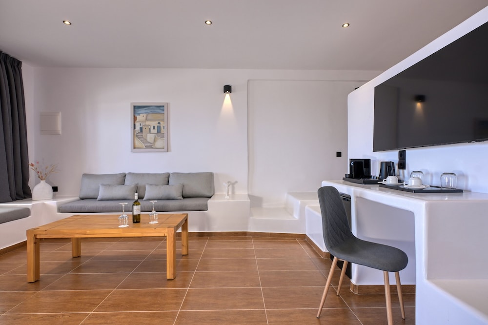 Deluxe, Suite, King Bed, Sea View, Outdoor Jetted Tub