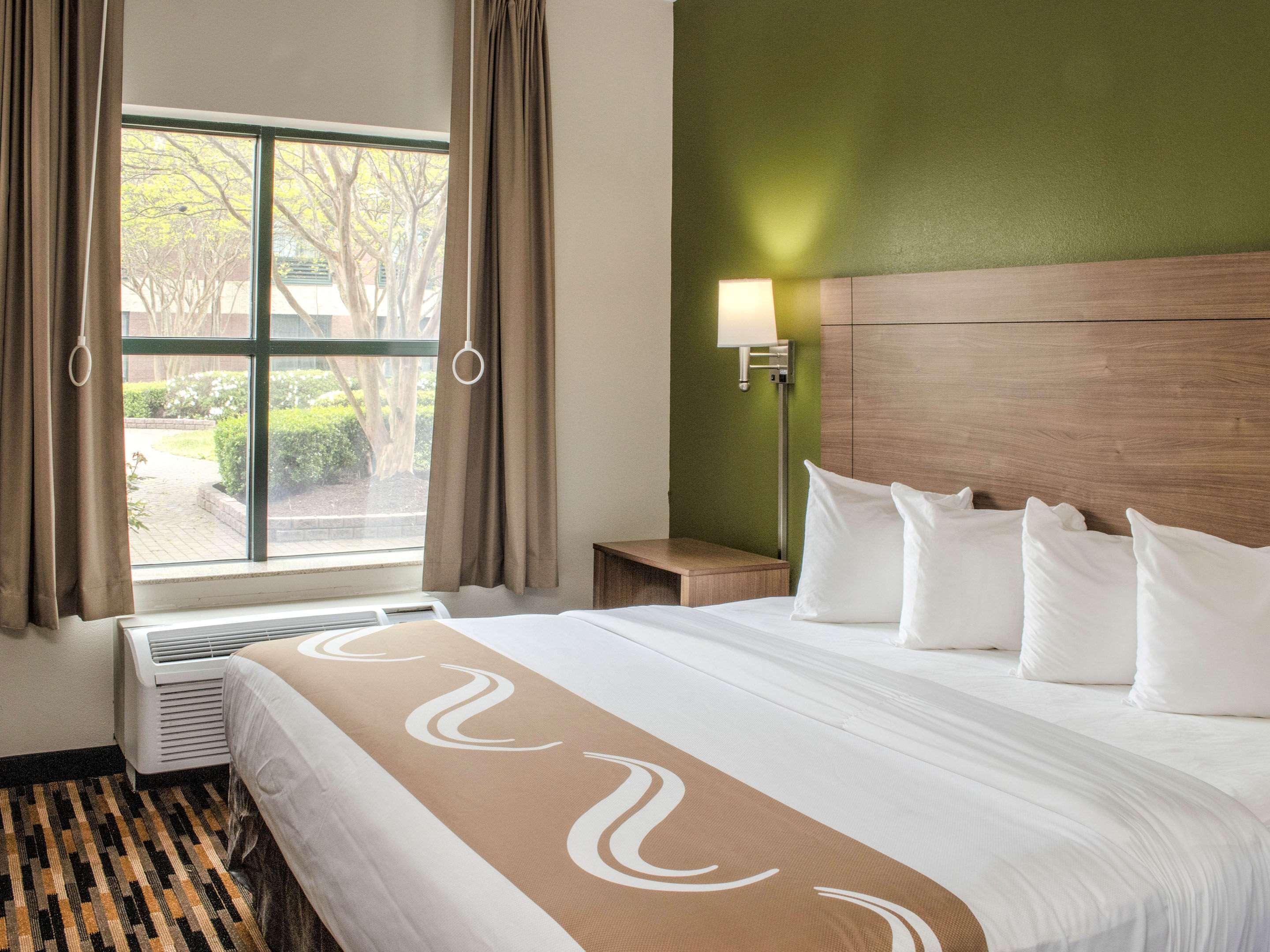 BUSINESS, SUITE, KING BED, ACCESSIBLE