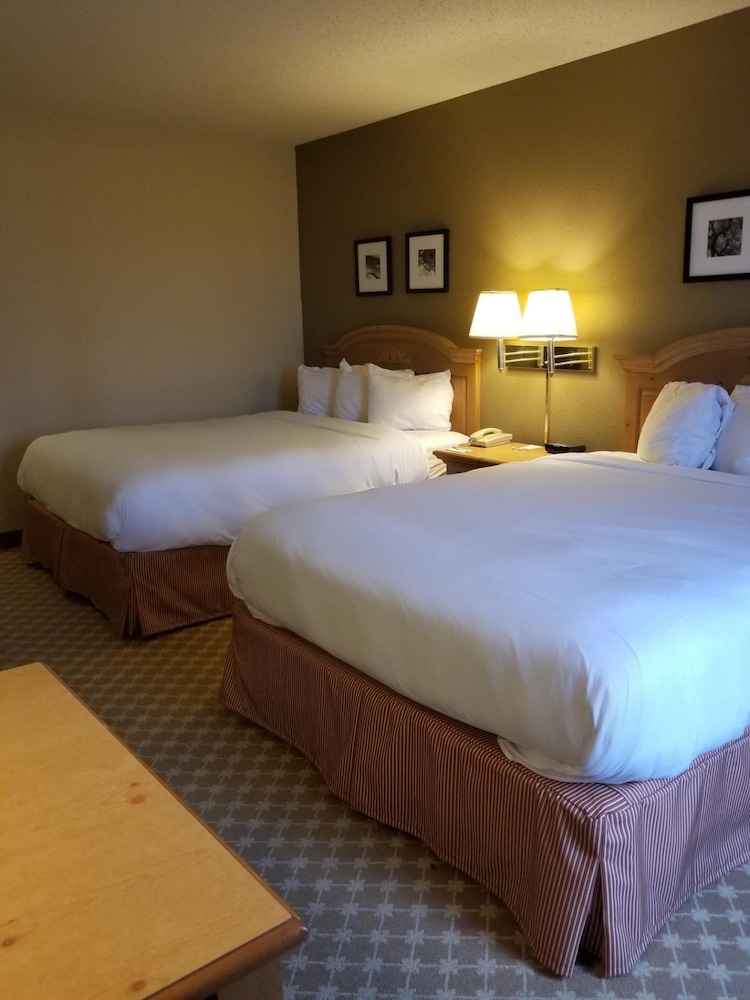AmericInn by Wyndham Galesburg 21/59