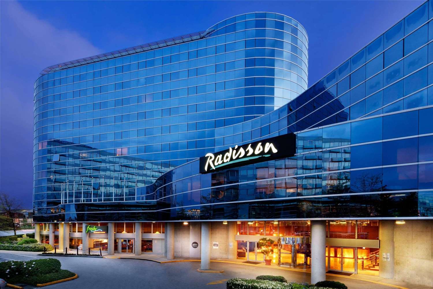 Radisson Hotel Vancouver Airport 5/45