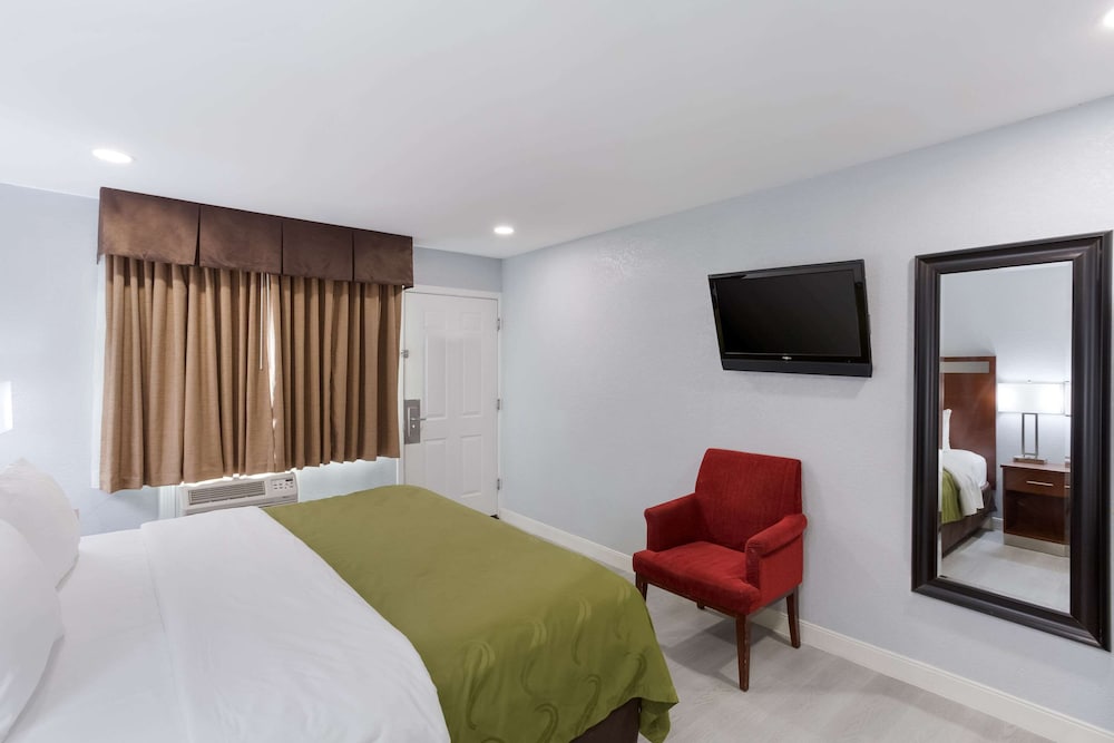 Quality Inn Redding Near I-5 36/51
