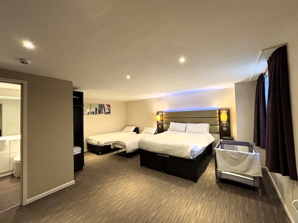 Premier Inn Wirral (Two Mills) 13/27