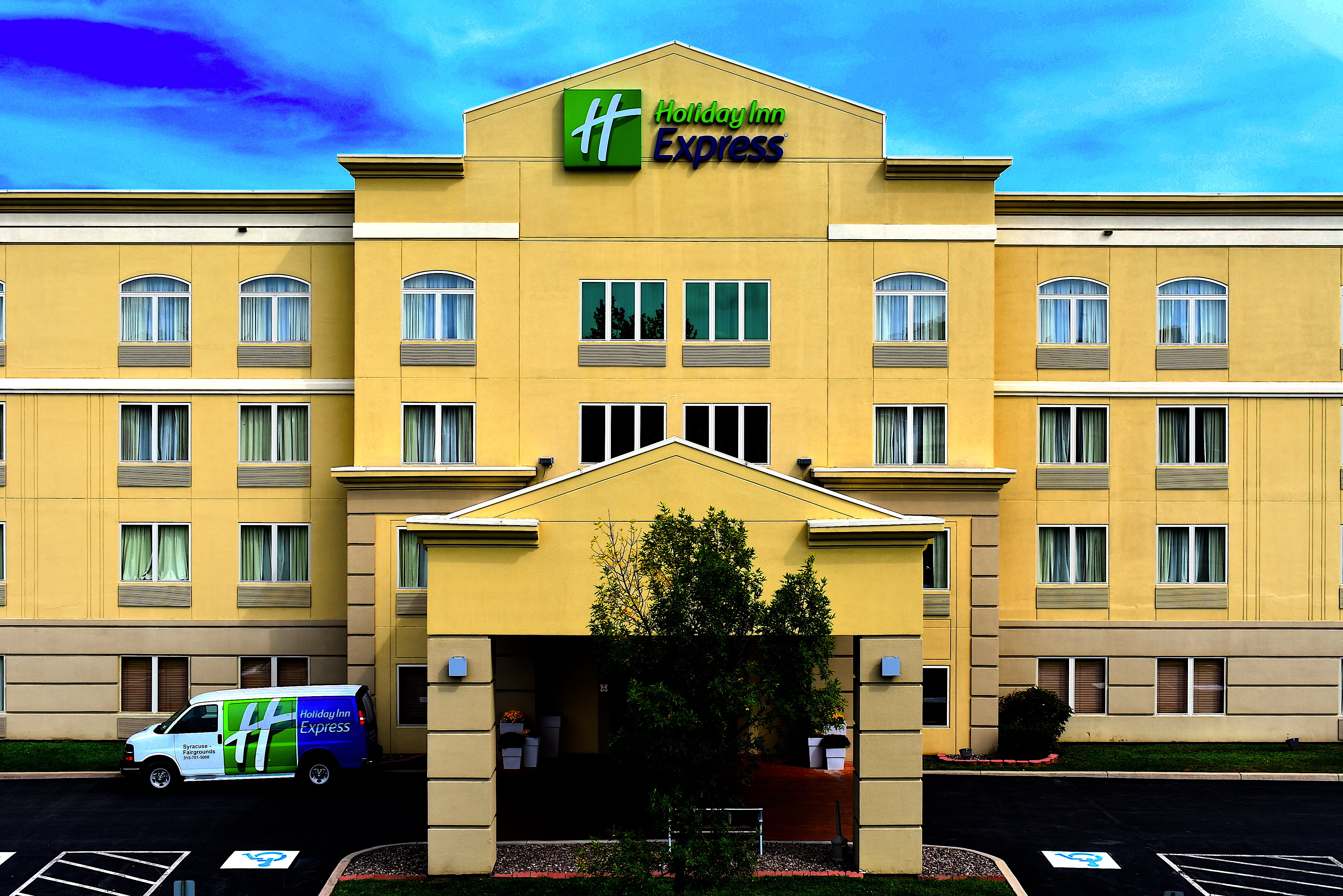 Holiday Inn Express Syracuse-Fairgrounds 8/75