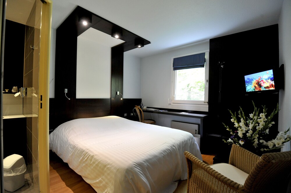 COTTAGE HOTEL 24/50