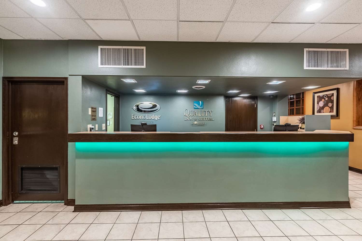 Quality Inn & Suites Albert Lea, MN 1/17