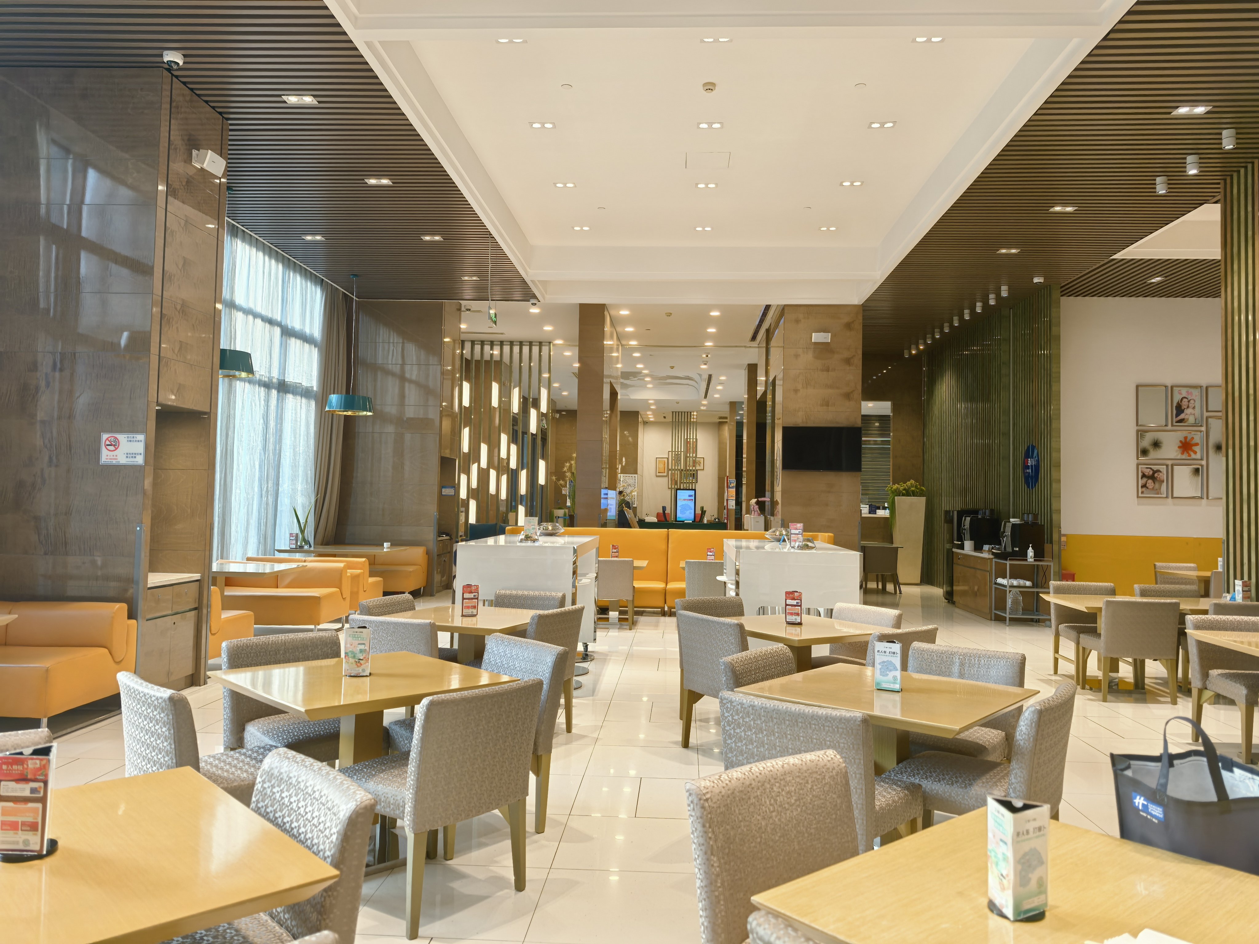 Holiday Inn Express Beijing Yizhaung 25/34