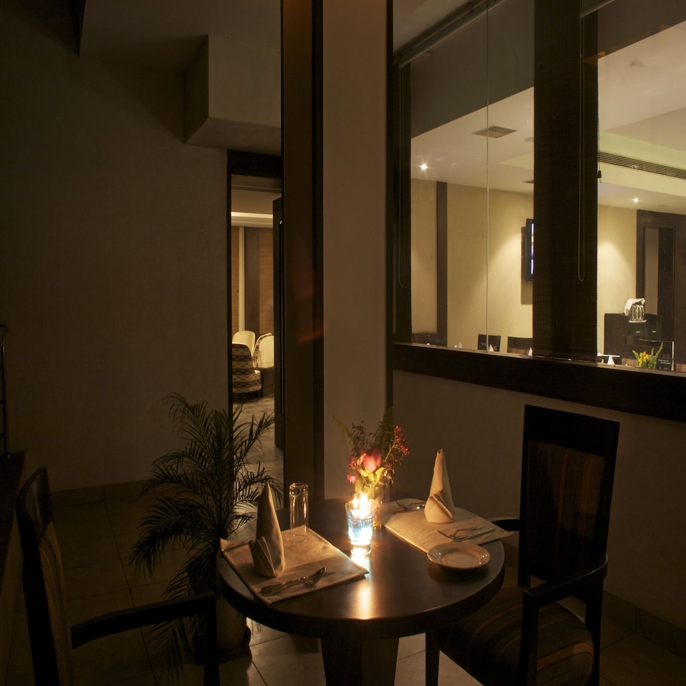 Hotel Legend Sarovar Portico 16/28