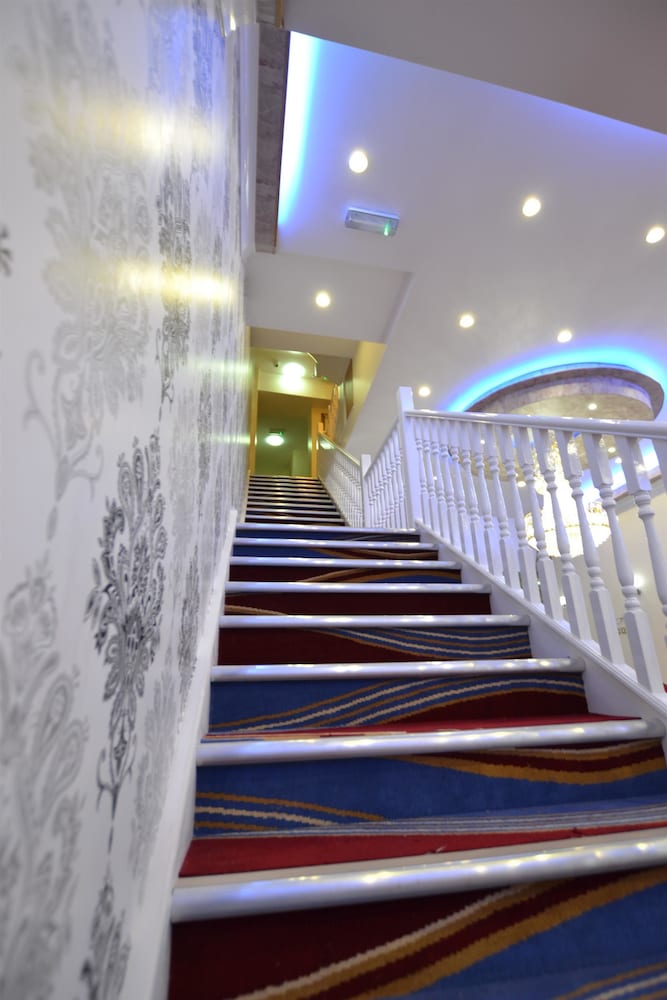 Best Western Greater London Hotel 11/52