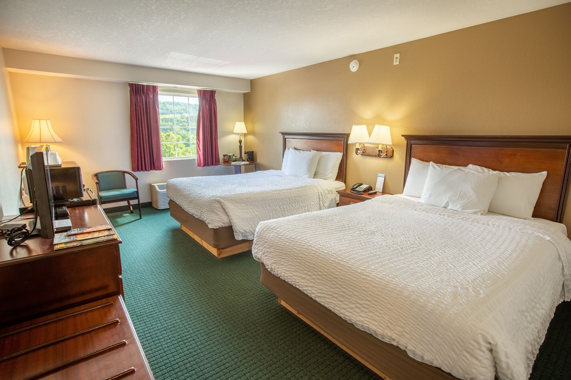 DELUXE, 2 QUEEN BEDS