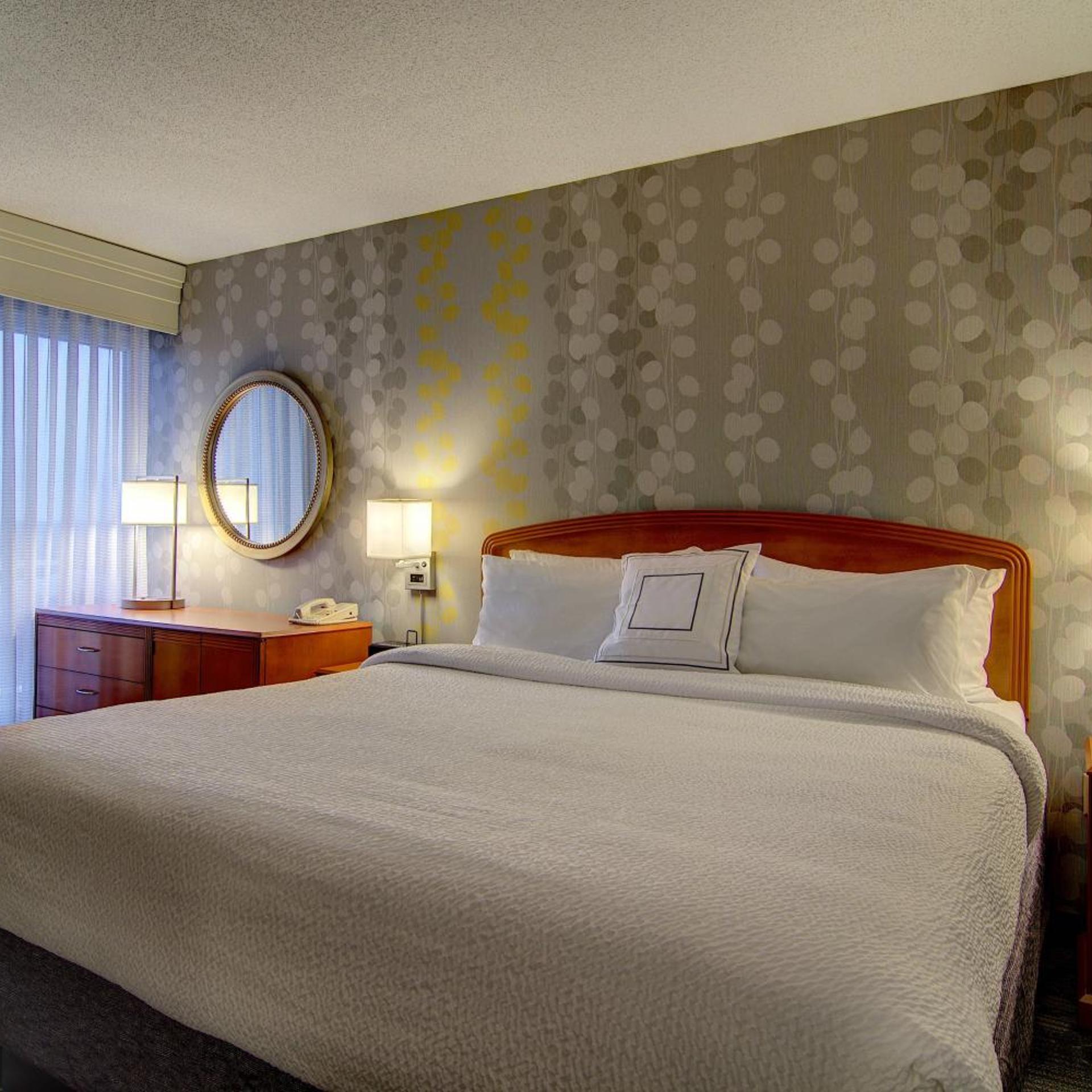 Room, King Bed, Bathtub, Accessible