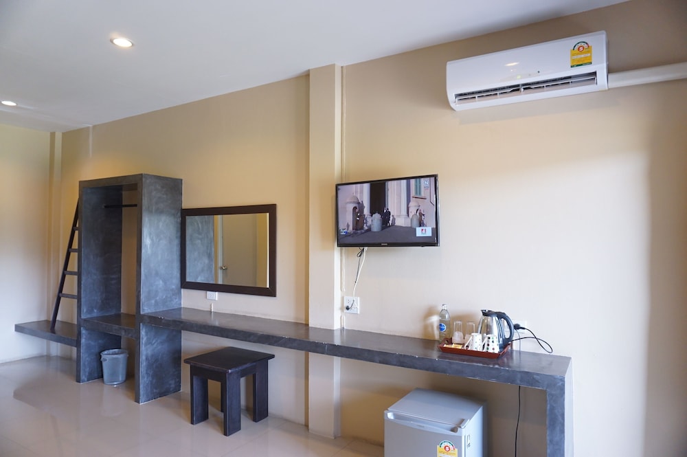 Ploenjai Hotel Ranong 42/48