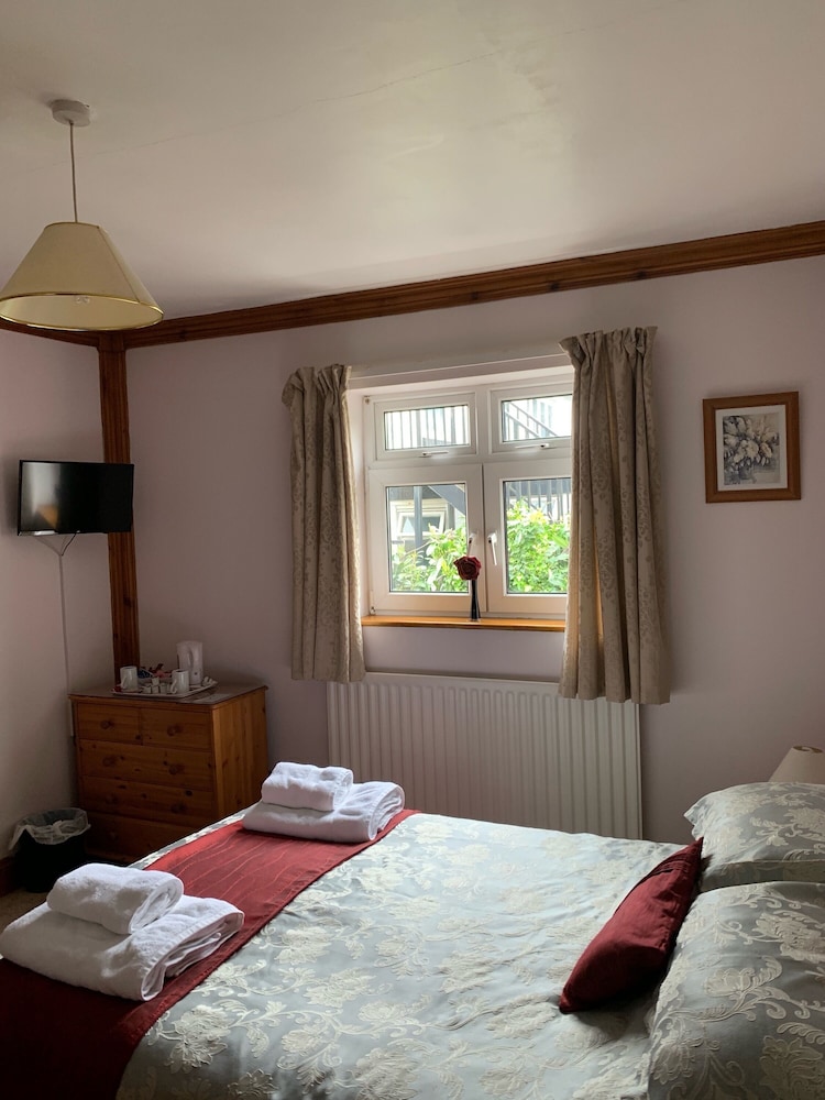 Burleigh House - Guest house 8/60