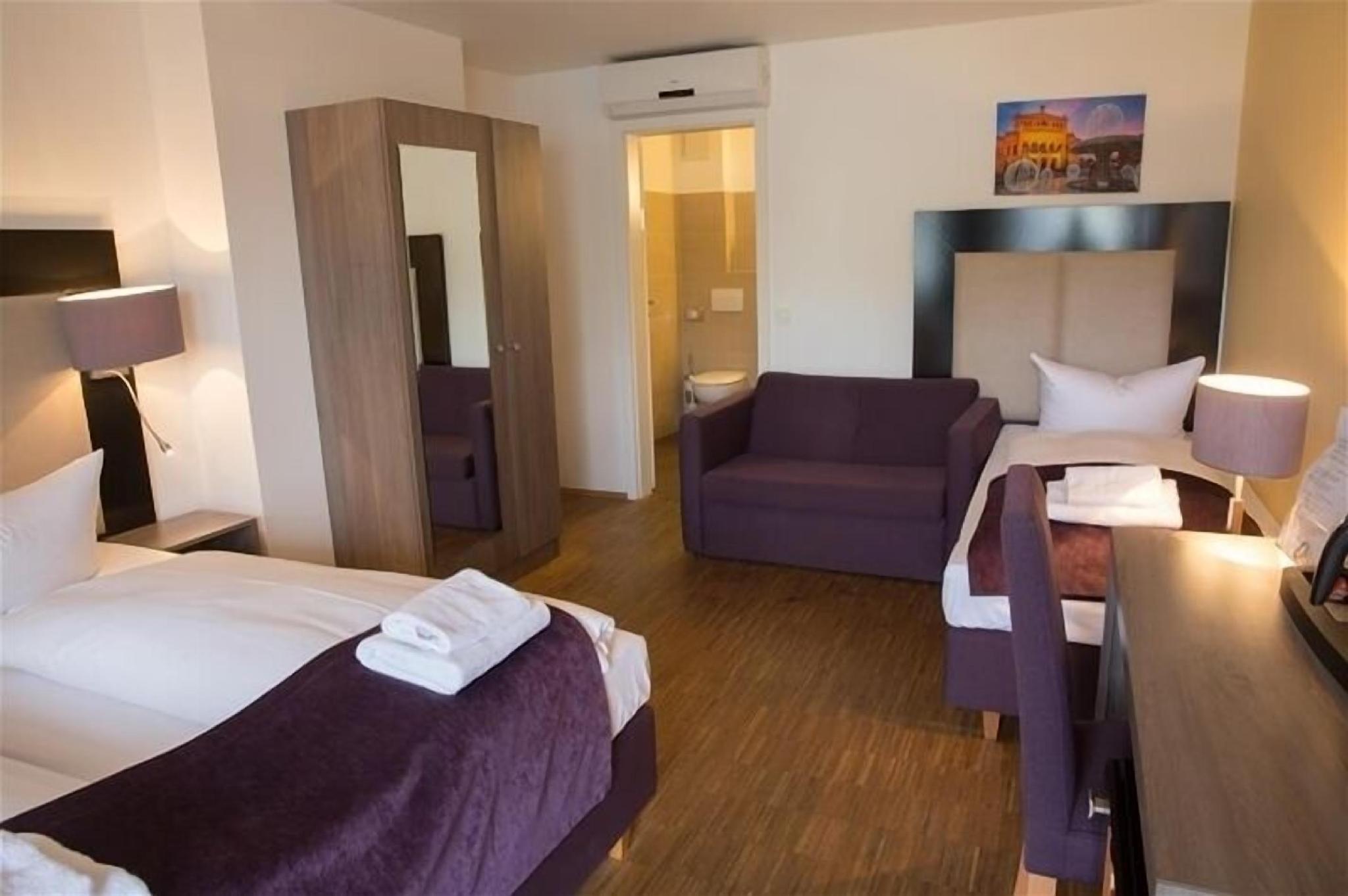 Room, Triple, 1 Queen and 1 Single Bed, Goethe Business Hotel 2/2