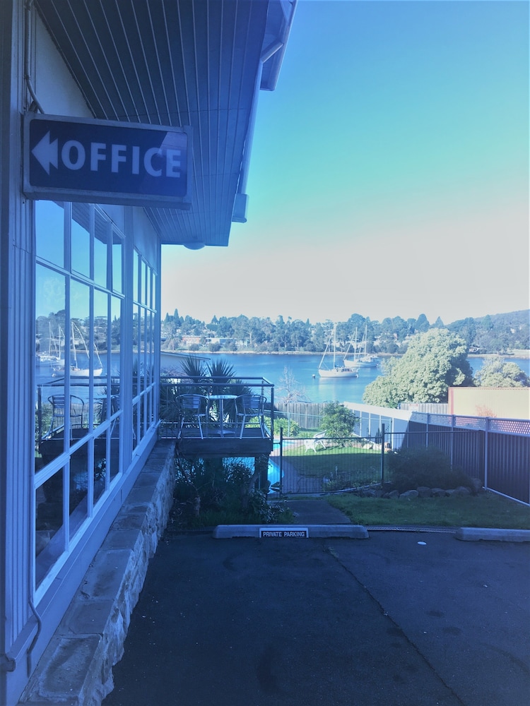 Waterfront Lodge Motel 3/70