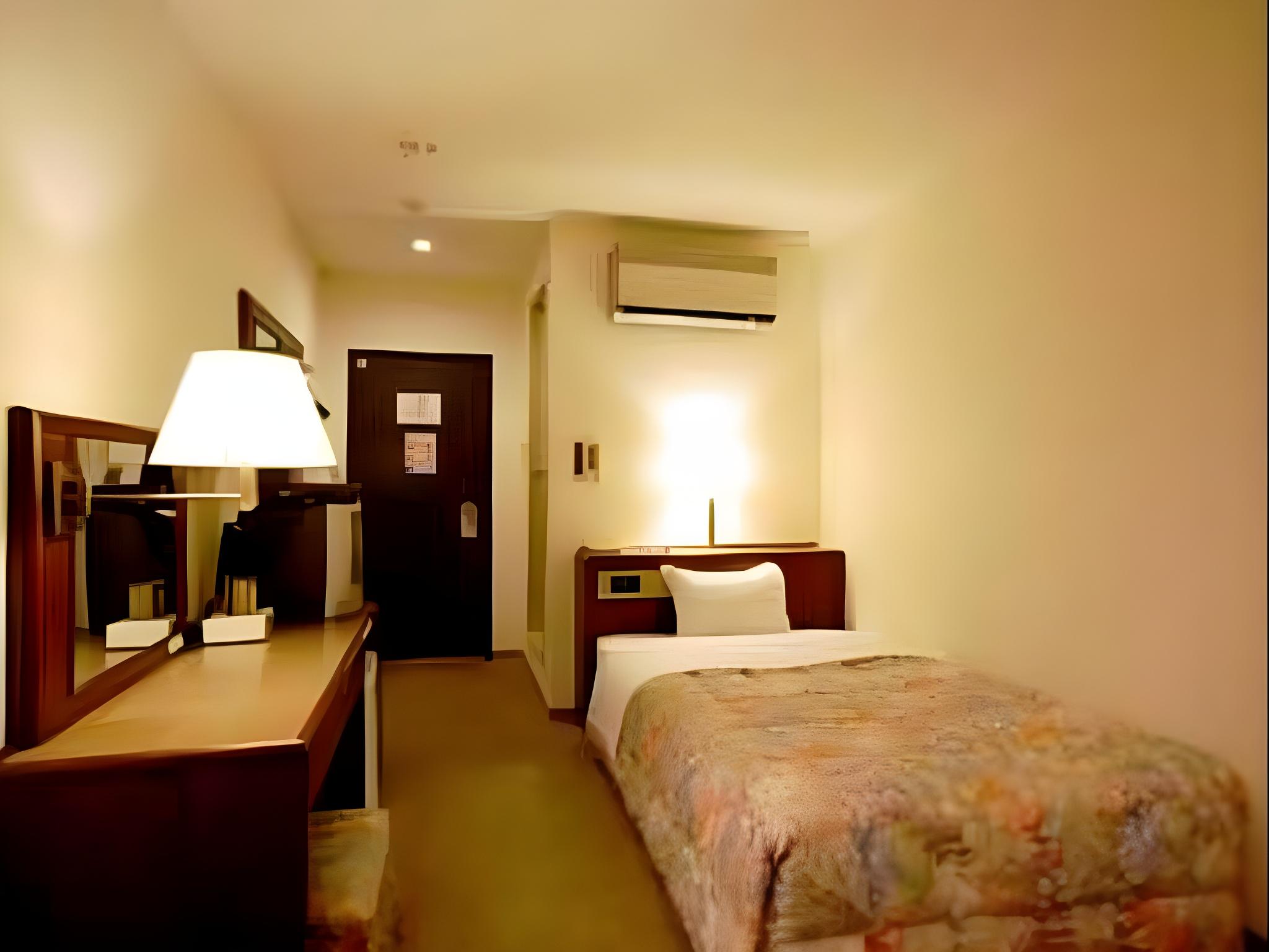 Semi Room, Semi Double Bed, Smoking