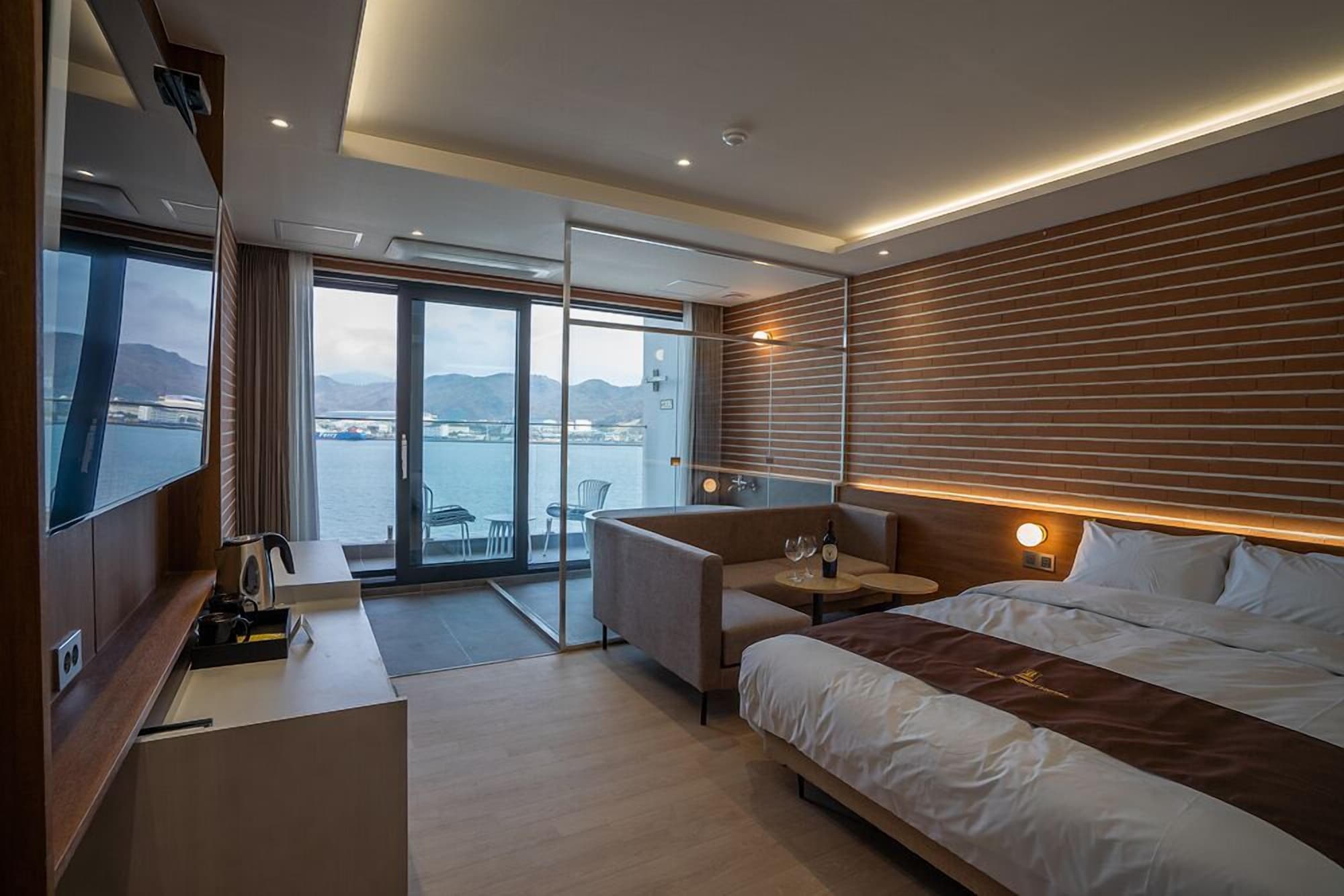 SUITE, OCEAN VIEW, CORNER