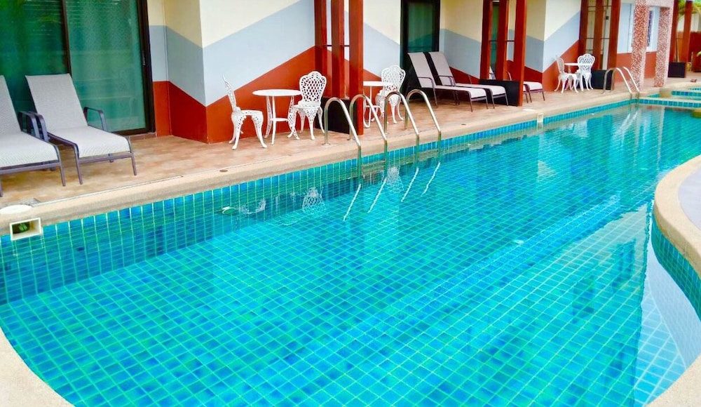 Mei Zhou Phuket Hotel 66/67
