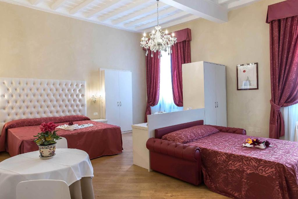 DELUXE, DOUBLE BED