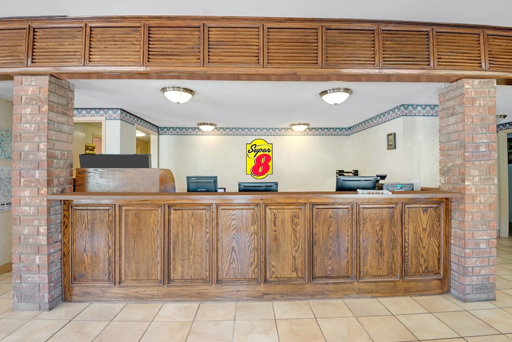Super 8 by Wyndham Universal City 18/55