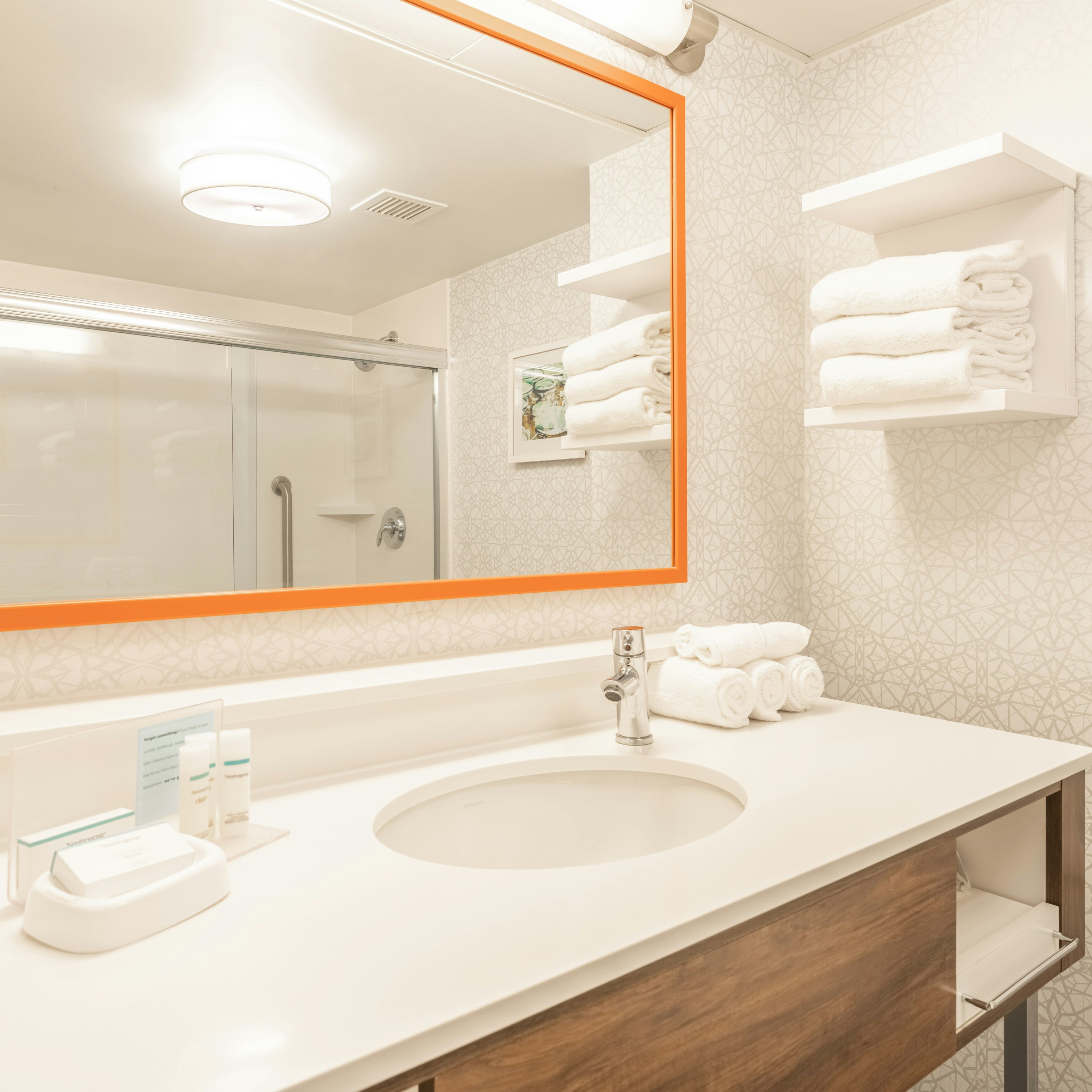 غرفة بسرير كينج، Hampton Inn Gainesville FL 6/8