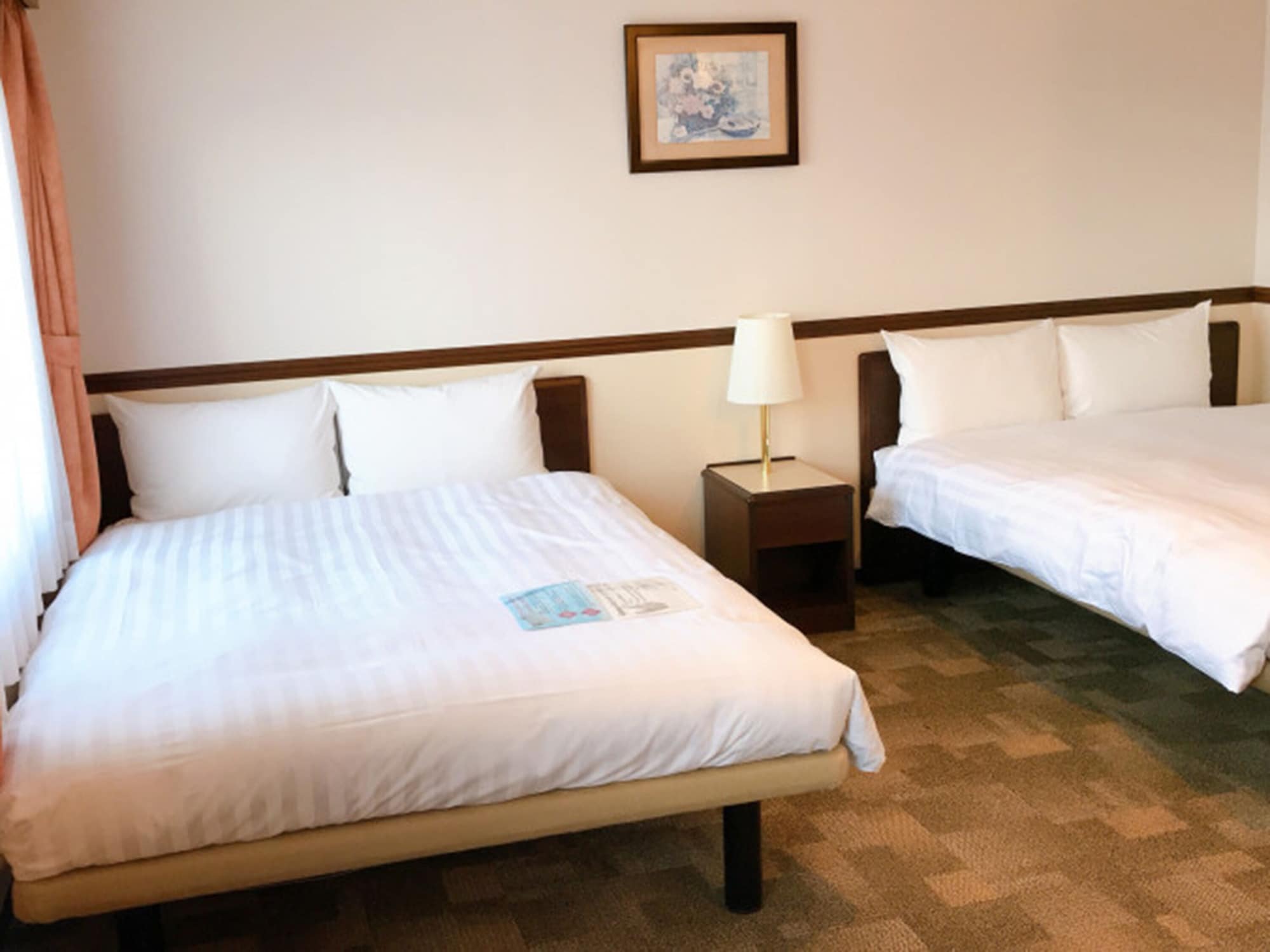 DELUXE, 2 DOUBLE BEDS, SMOKING