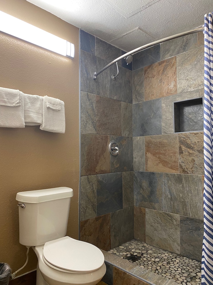 غرفة قياسية بسريرين كوين، Texas Inn & Suites Raymondville 8/10