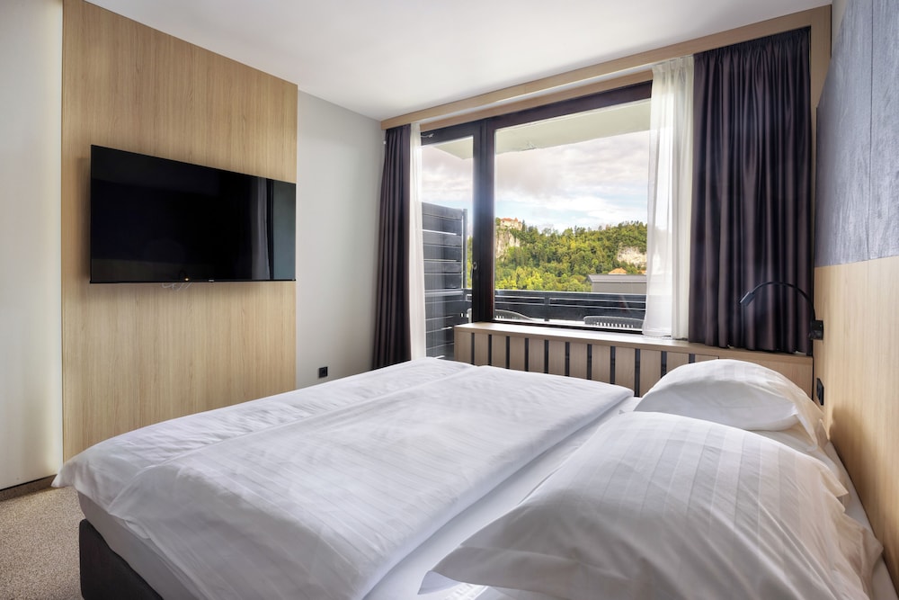 Hotel Kompas 9/48