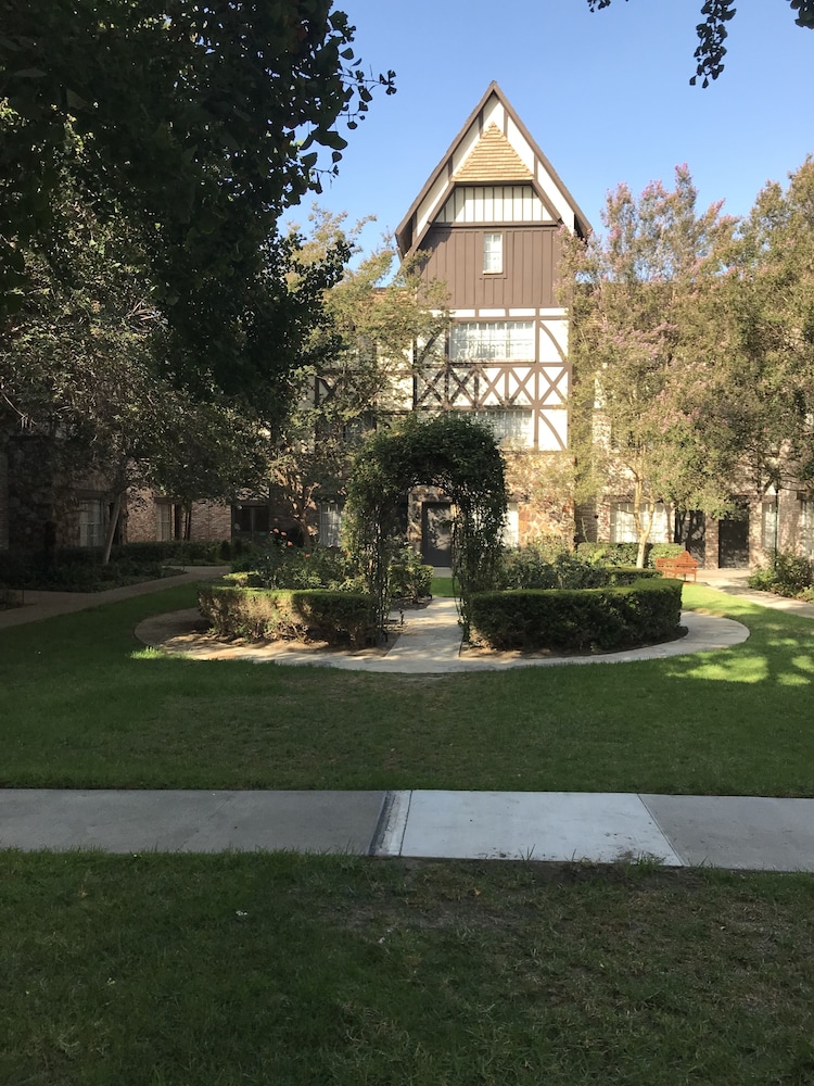 Anaheim Majestic Garden Hotel 66/73